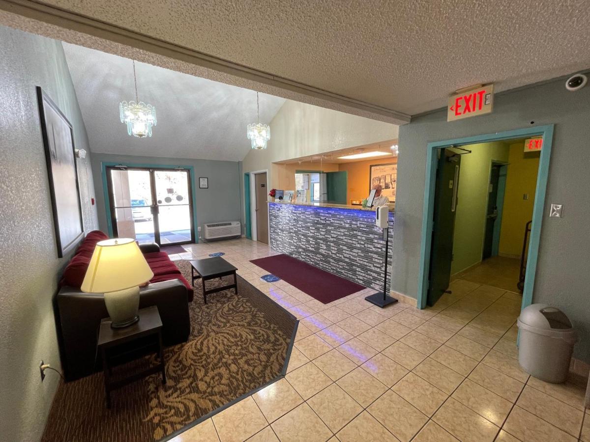 Super 8 By Wyndham Hancock Md Extérieur photo