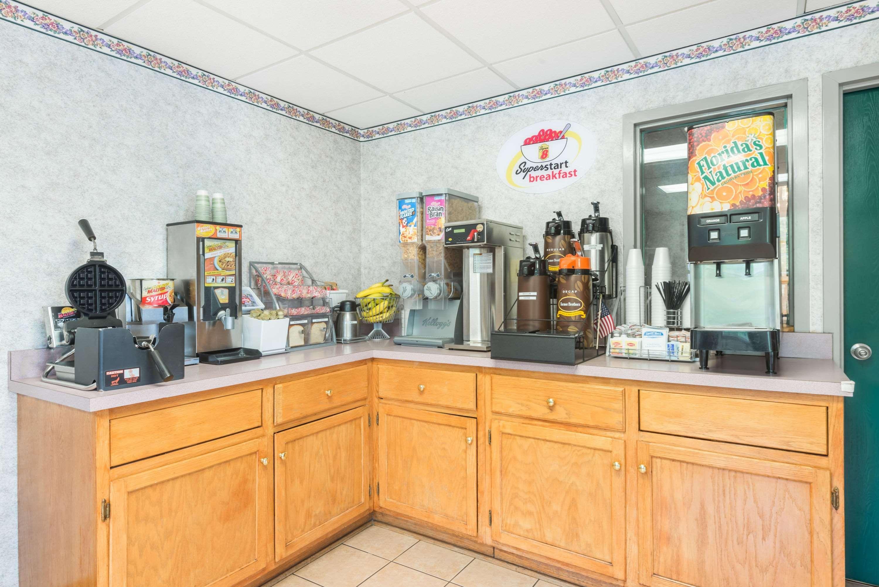 Super 8 By Wyndham Hancock Md Extérieur photo